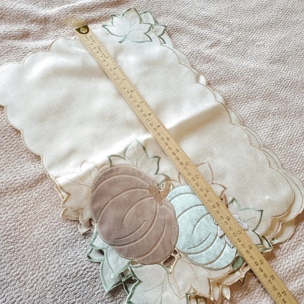Set‎ of 4 Fall Pumpkin Applique Placemats Scalloped Edge Cream Sage Taupe 13x19
